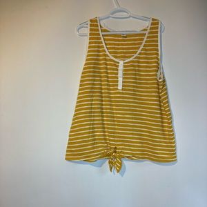Sleeveless women shirt